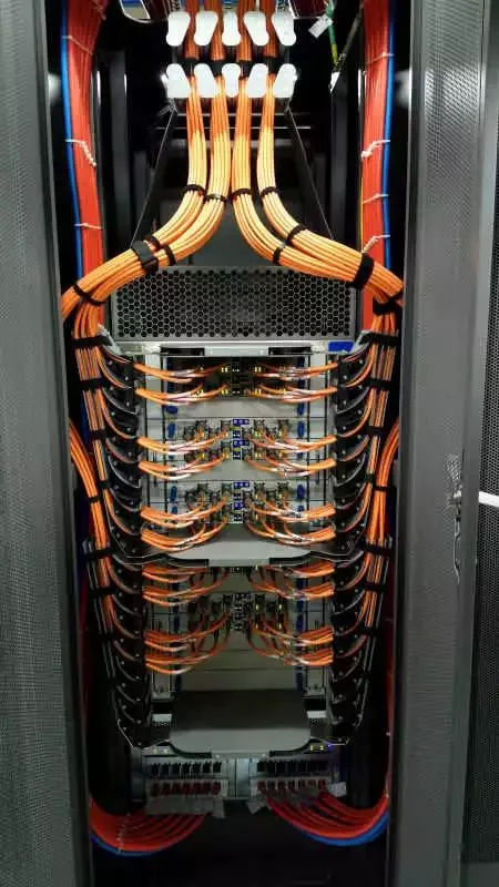 弱電機(jī)房機(jī)柜走線(xiàn) 莫讓“良心工程”淪為表面功夫